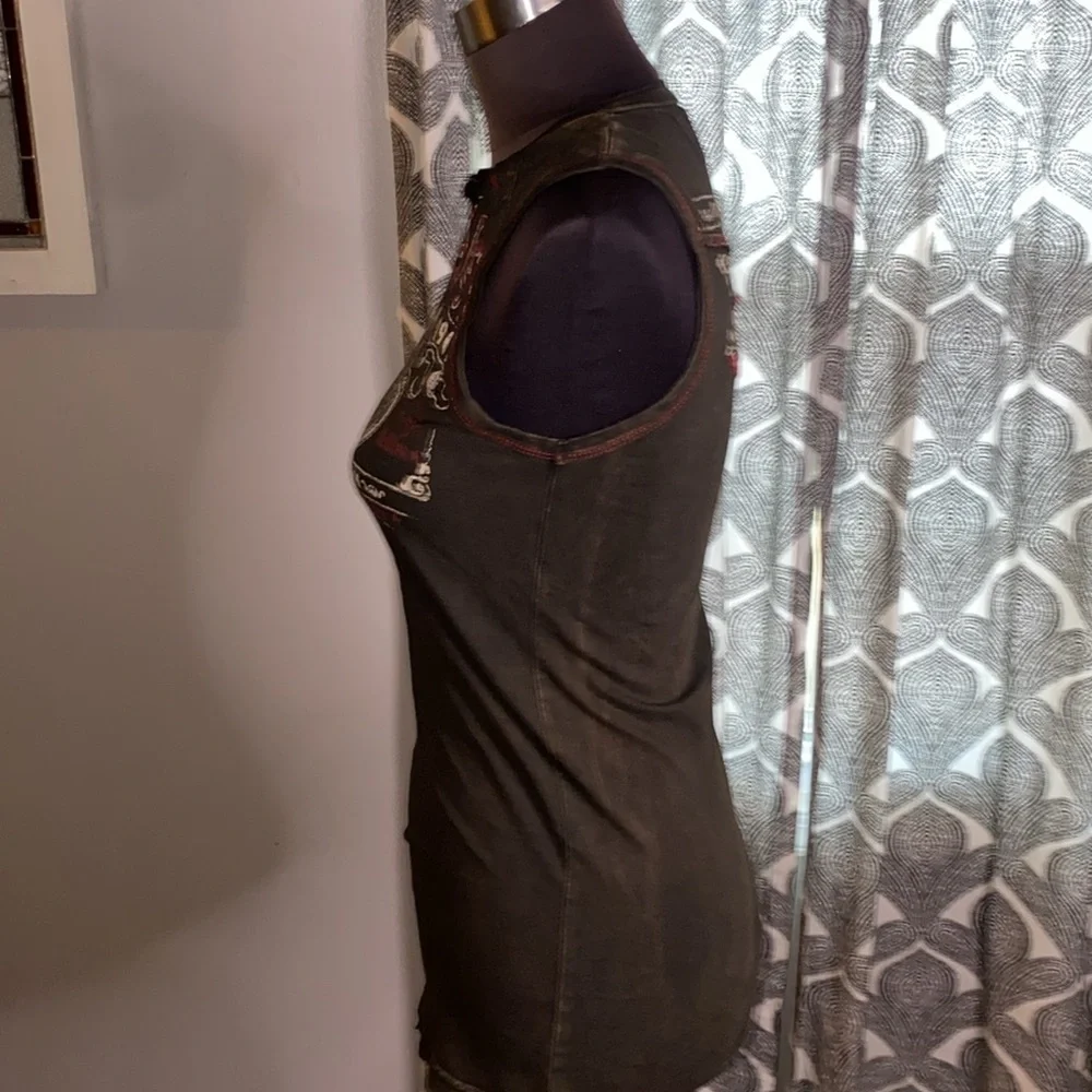 Salvage Black and Red Graphic Tank Top - Picture 5 of 9